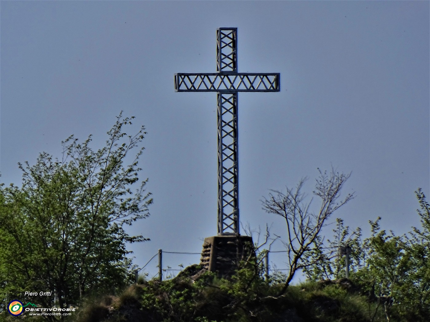 46 Zoom sulla croce della Filaressa (1134 m) .JPG